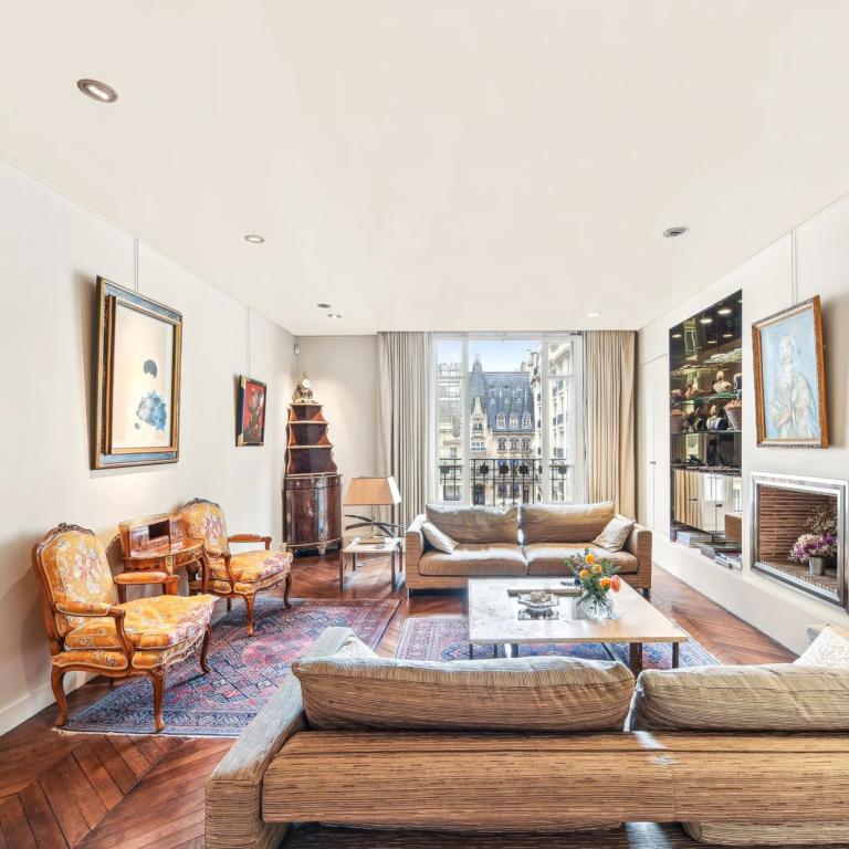 Paris XVI Nord - 197m2 - Beau familial étage élevé, vue dégagée.