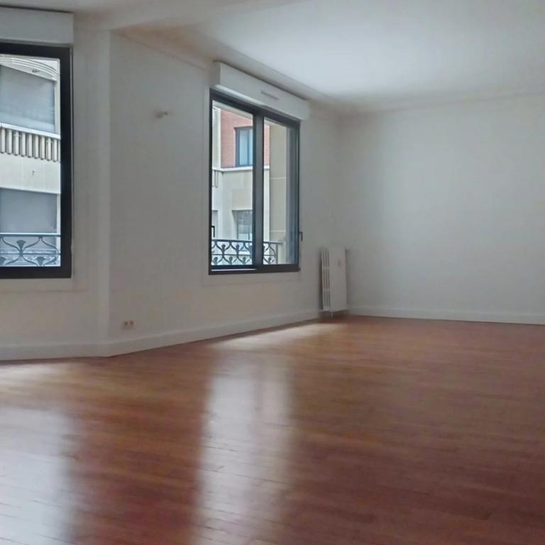 Paris VIII - Appartement en 1er étage avec deux chambres - rue C