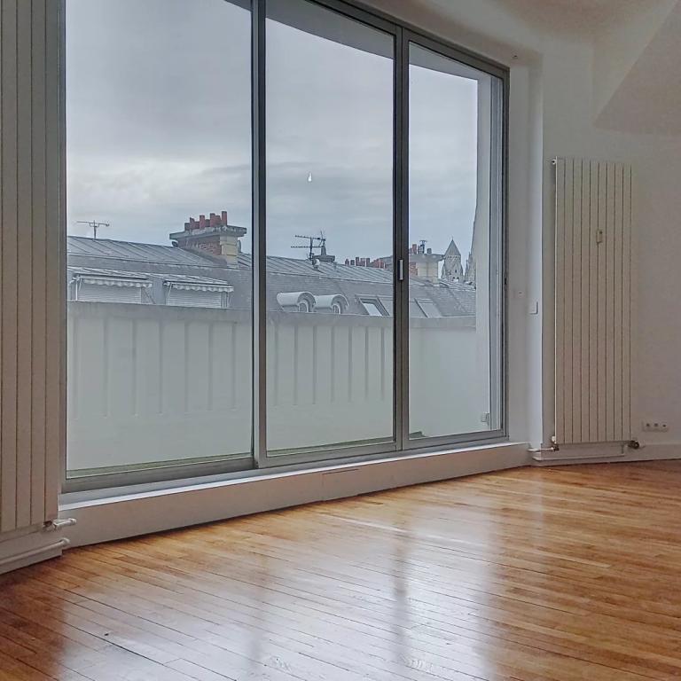 Paris VIII - Bel appartement en duplex avec balcon - rue Clément