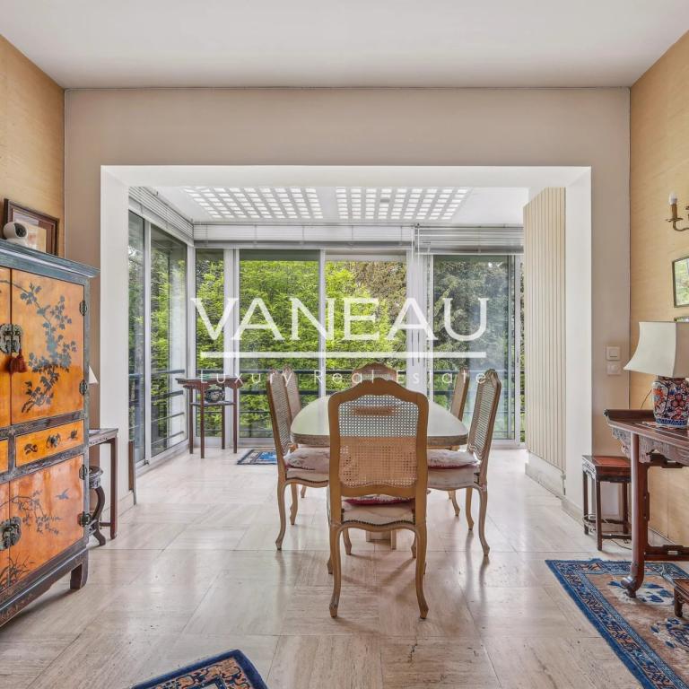 Issy-Les-Moulineaux - Maison familiale avec jardin arboré