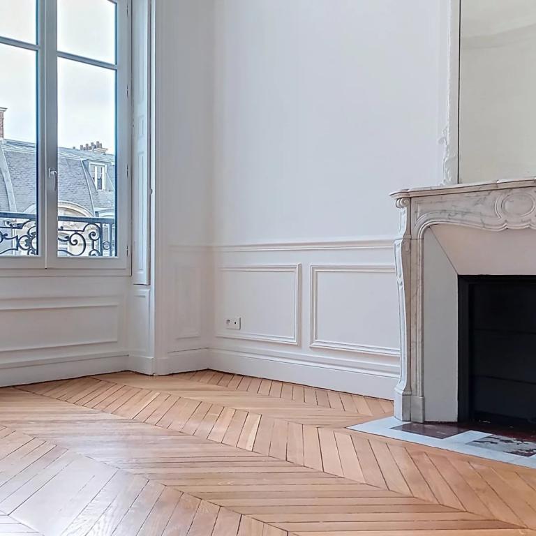 Paris XVII - trois pièces - une chambre - en étage élevé - Tocqu