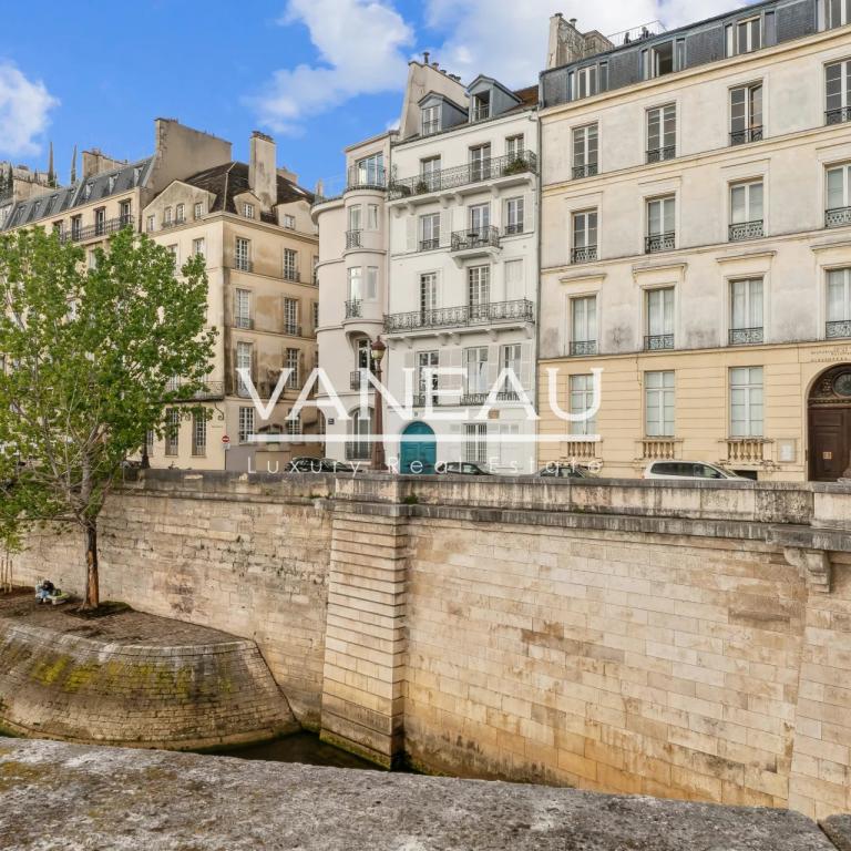 Paris IV- Ile Saint-Louis- Charmant appartement de 64m² avec vue
