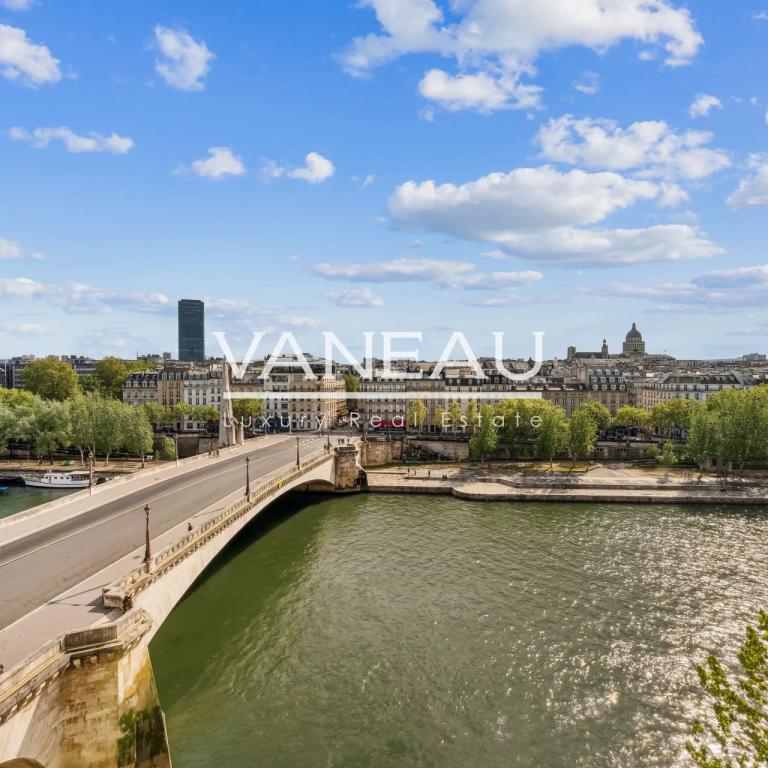 Paris IV- Ile Saint-Louis- Charmant appartement de 64m² avec vue