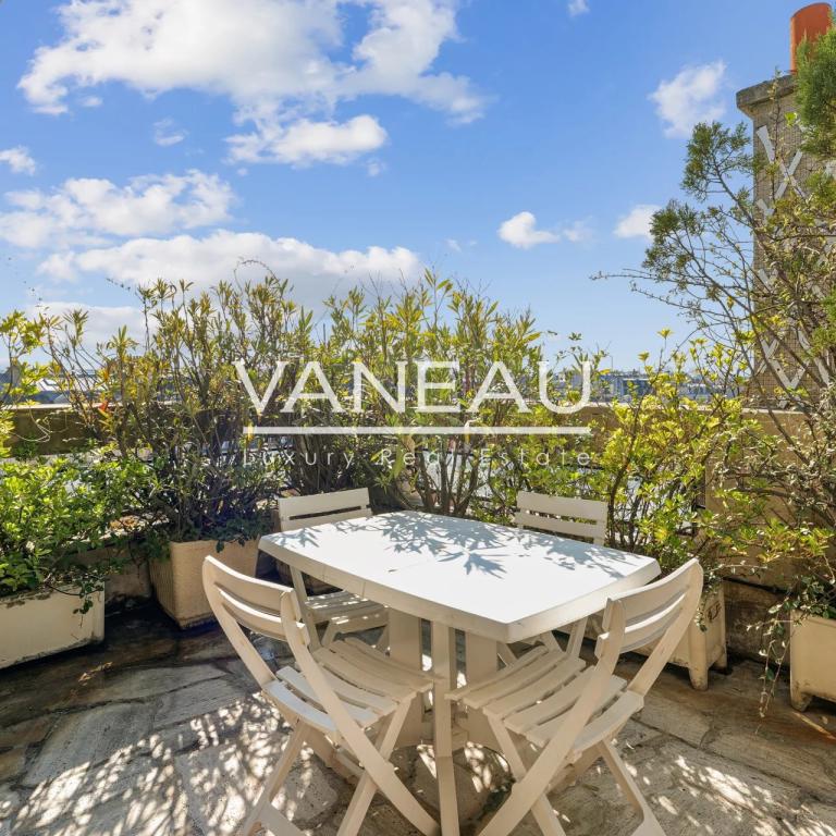 Paris XIVe – dernier étage avec terrasse panoramique
