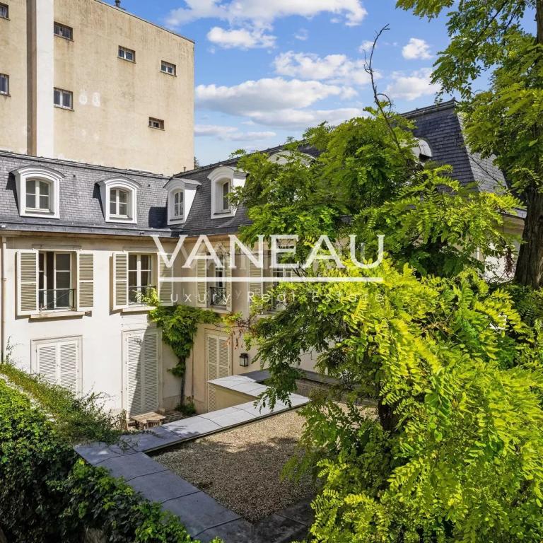 Avenue Gabriel - Duplex de charme
