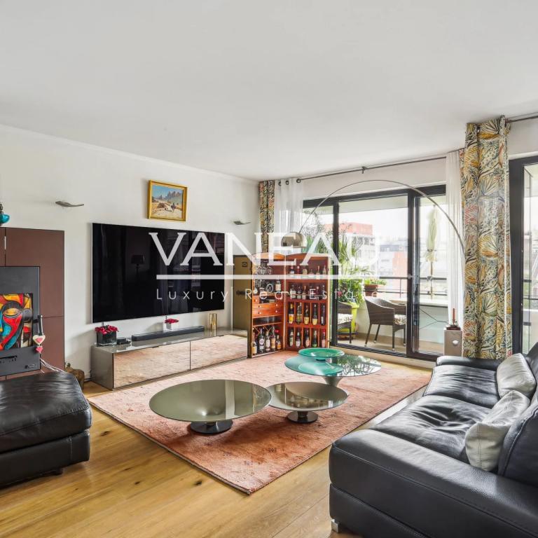 Paris XVIIe - Appartement familial avec terrasse, vue dégagée.