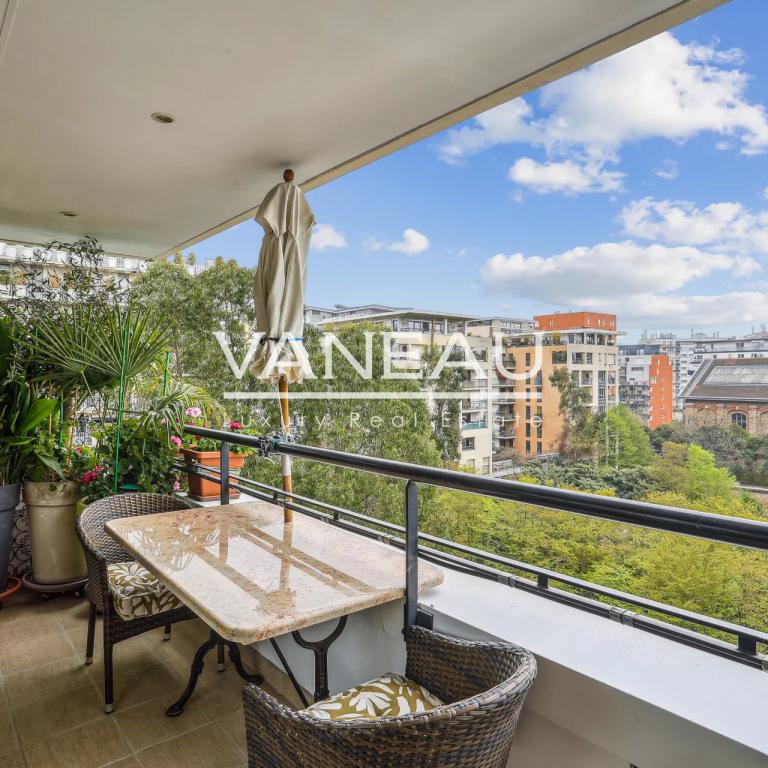 Paris XVIIe - Appartement familial avec terrasse, vue dégagée.