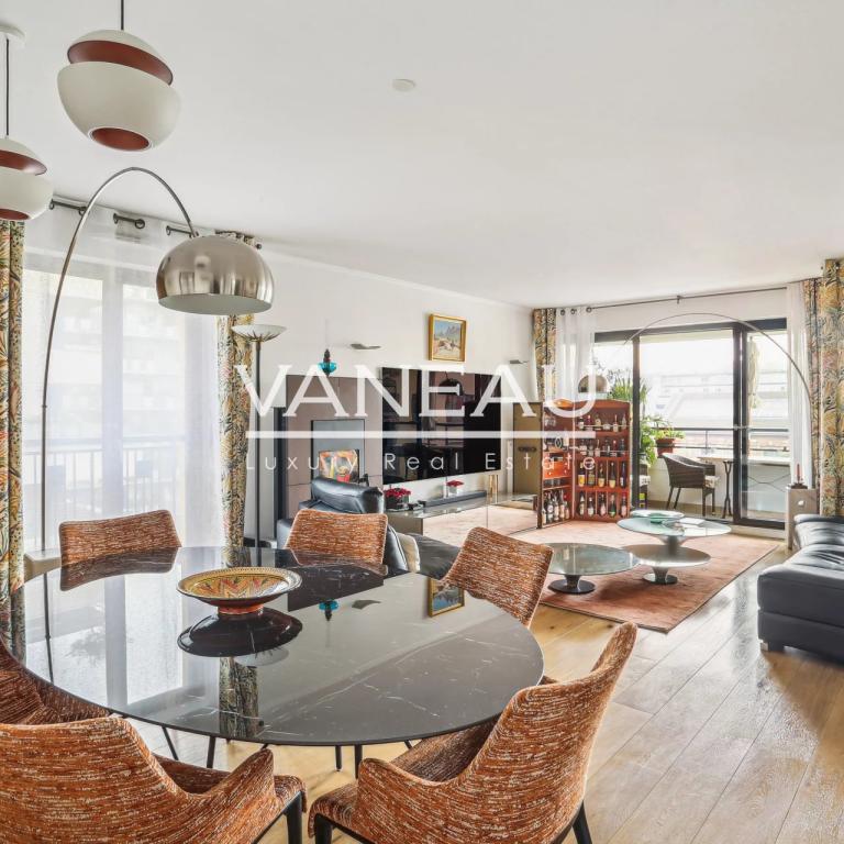 Paris XVIIe - Appartement familial avec terrasse, vue dégagée.