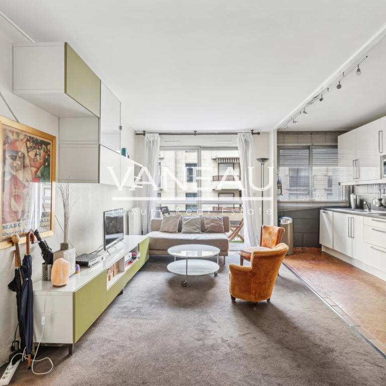Paris XVe - Montparnasse - Appartement deux pièces avec balcon
