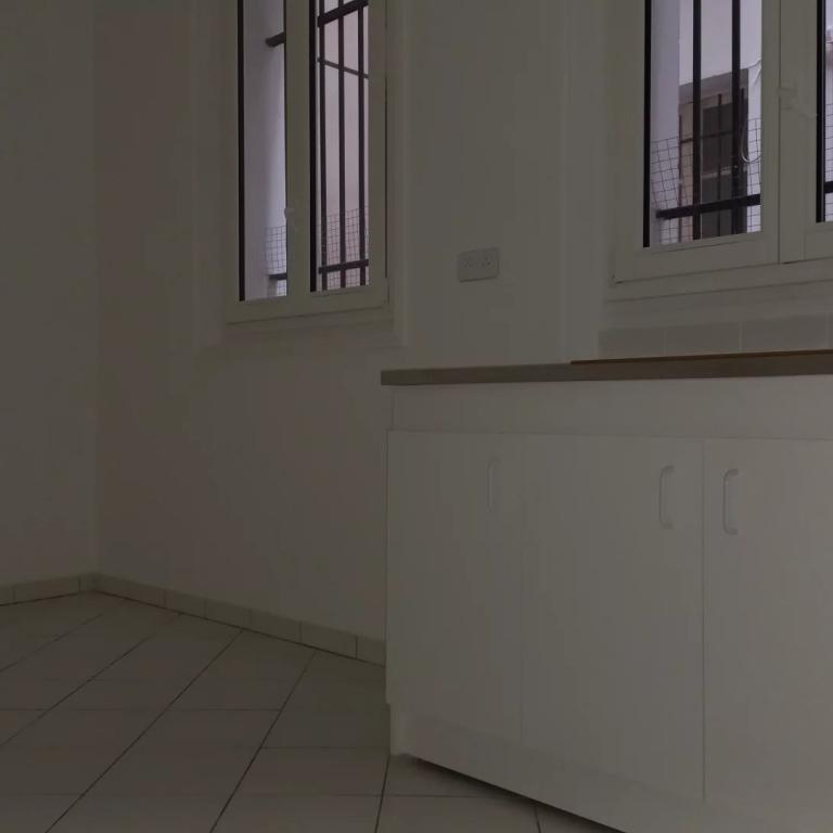 Paris XVII - deux pièces - une chambre - 1er étage sans ascenseu