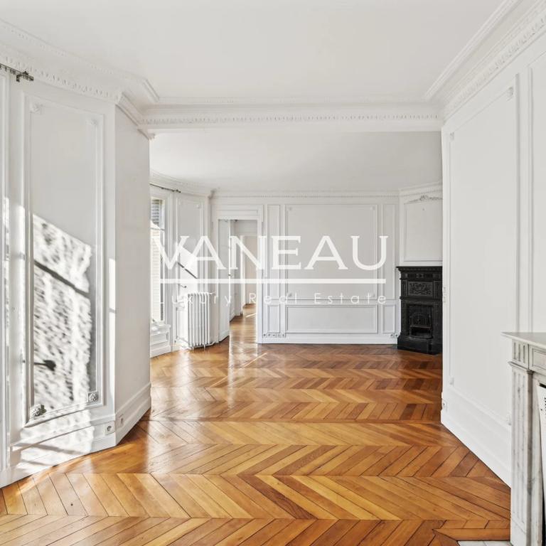 Exclusivité - PARIS VIIe - Bon Marché - Vaneau