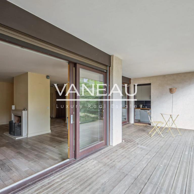 Au calme et sans vis à vis. Terrasse et jardin