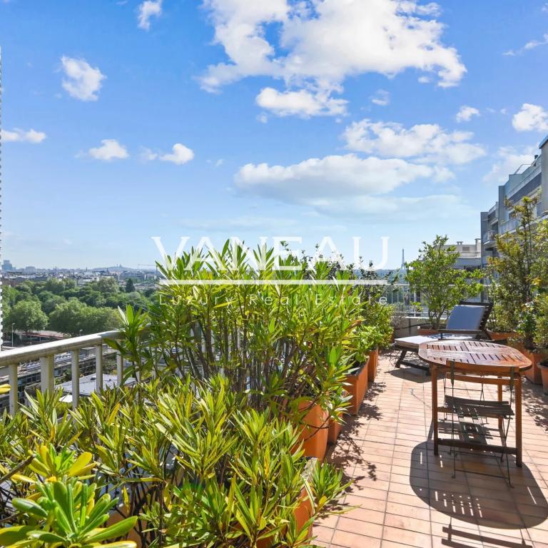 Dernier étage avec terrasse - Vue panoramique - Ile de Puteaux