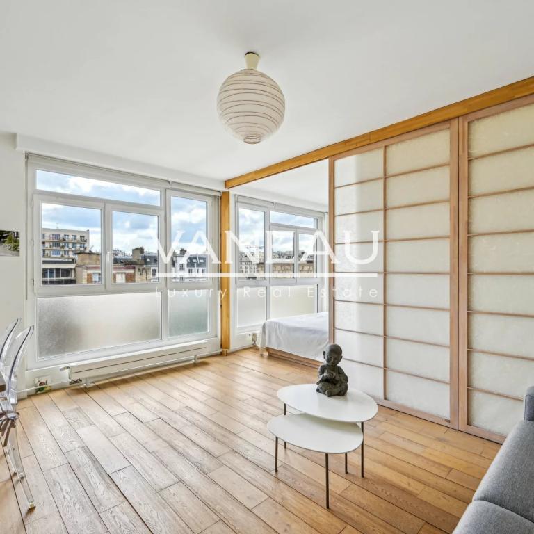 Paris XVe - Blomet - Appartement deux pièces en étage élevé