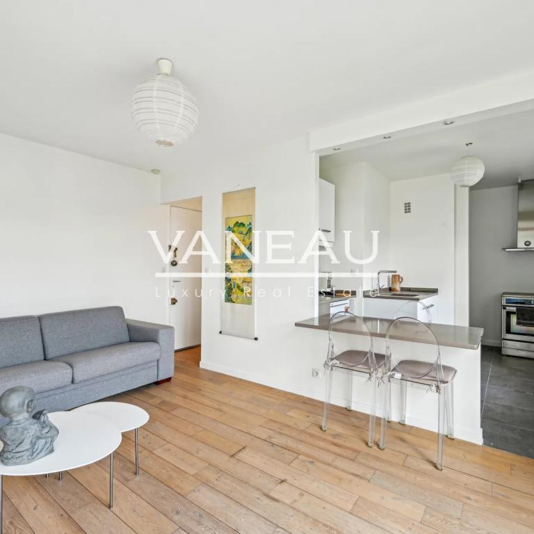Paris XVe - Blomet - Appartement deux pièces en étage élevé