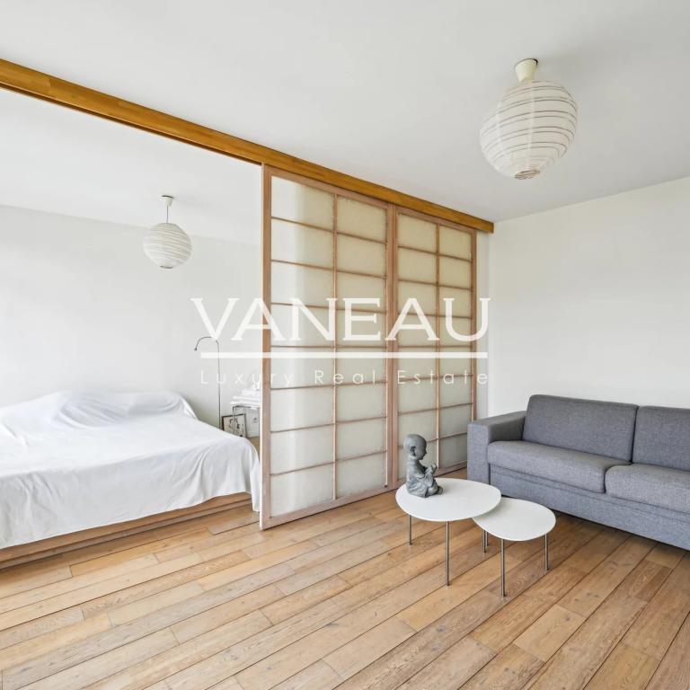 Paris XVe - Blomet - Appartement deux pièces en étage élevé