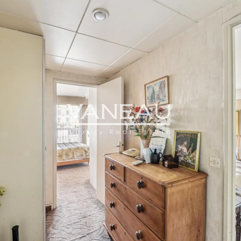 Paris XVIIIème - Trois pièces de 57 m² avec balcon et box -