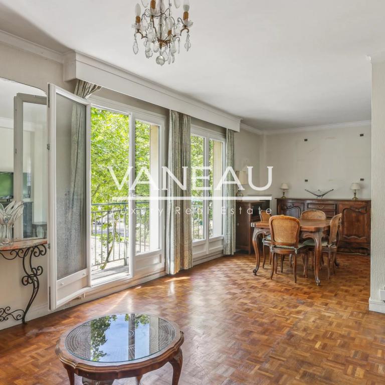 Deux chambres, en étage avec balcon