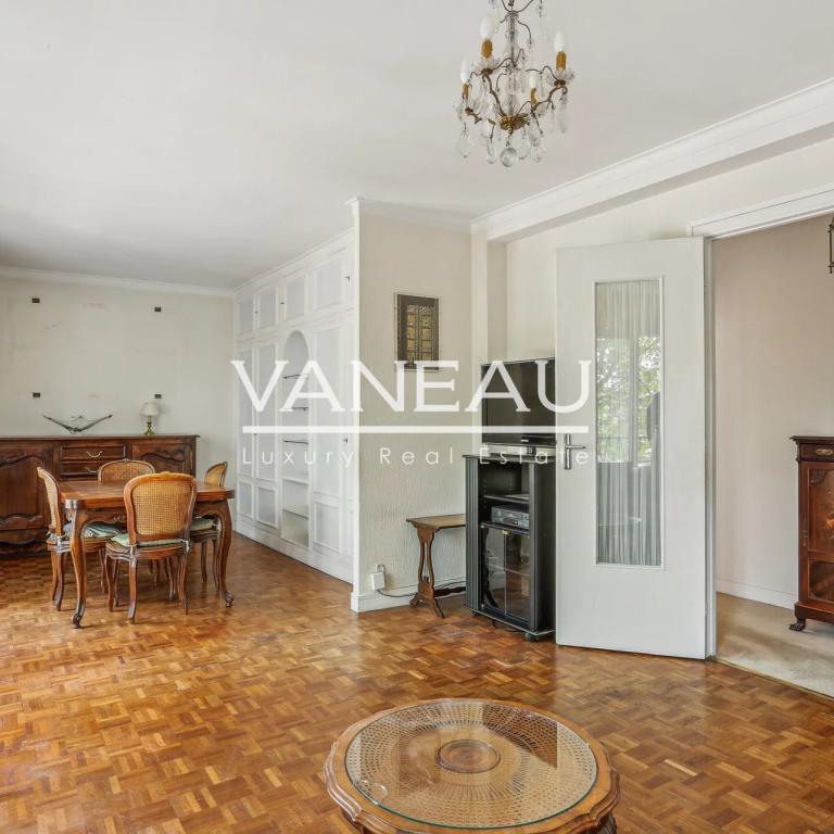 Deux chambres, en étage avec balcon