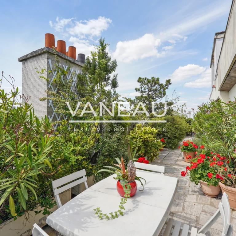 Paris XIVe – dernier étage avec terrasse panoramique