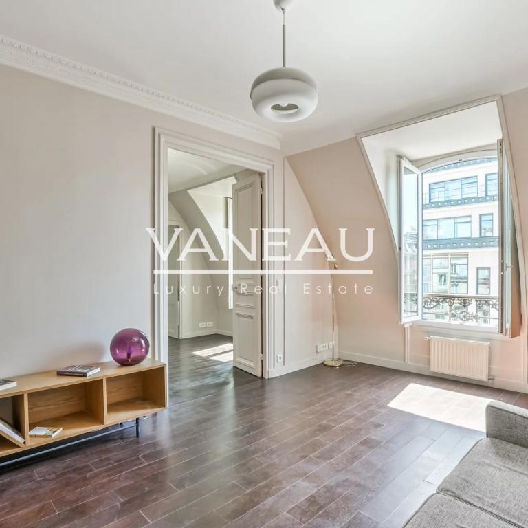 PARIS Ier - Trois Pièces - Vue dégagée