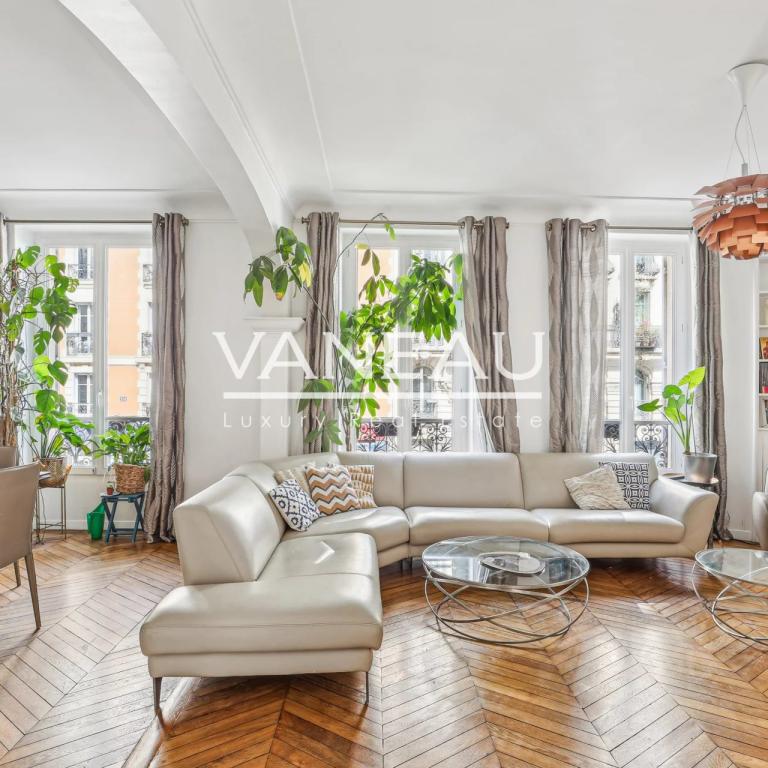 Paris Xème - Bel appartement familial de quatre pièces en parfai