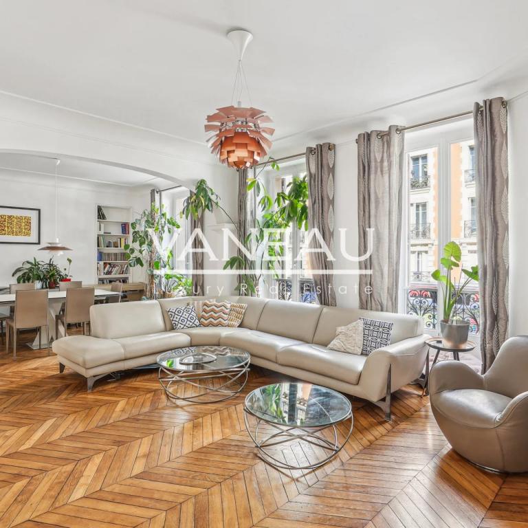 Paris Xème - Bel appartement familial de quatre pièces en parfai