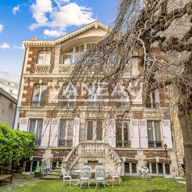 Maison de charme avec jardin - Cinq chambres