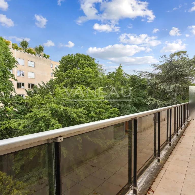 Neuilly - Saint James - quatre pièces avec terrasse