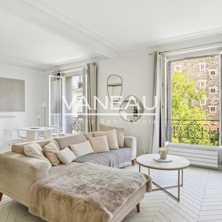 Paris VII - Cler - Charmant pied-à-terre, vue dégagée