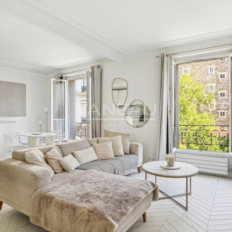 Paris VII - Cler - Charmant pied-à-terre, vue dégagée