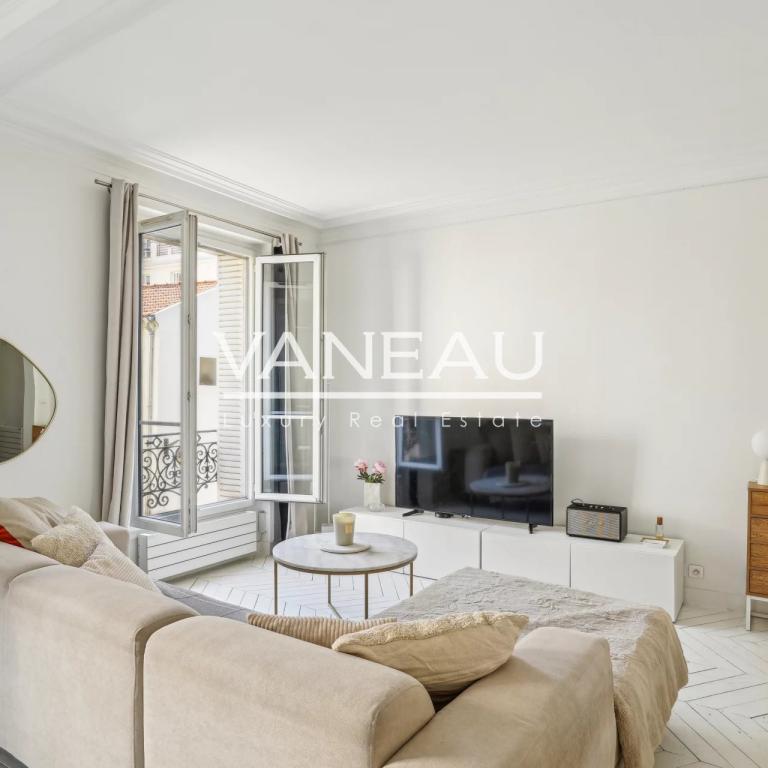 Paris VII - Cler - Charmant pied-à-terre, vue dégagée