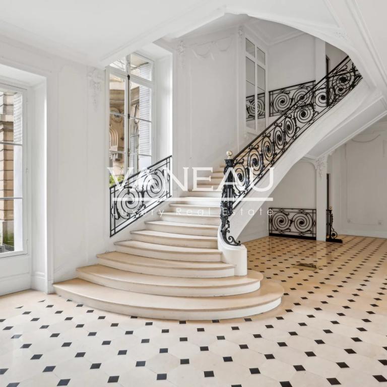 Paris XVIe - Place Victor Hugo