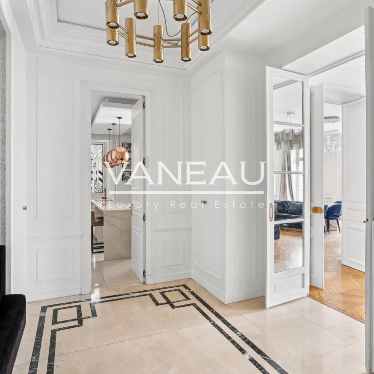 Paris XVIe - Place Victor Hugo - Exclusivité