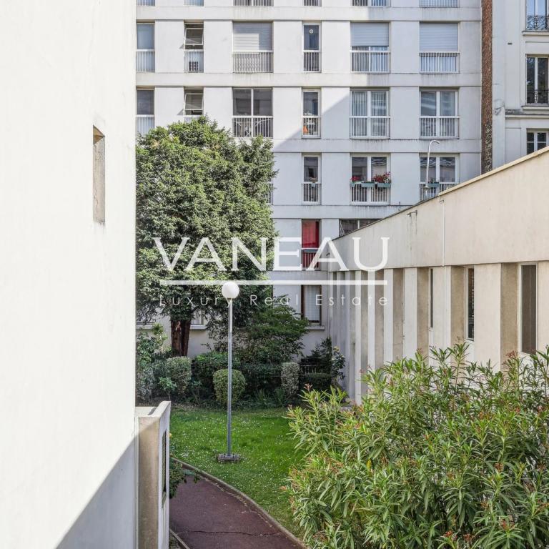 Paris XVe - Lecourbe - Studio lumineux au calme sur cour
