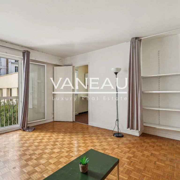 Paris XVe - Lecourbe - Studio lumineux au calme sur cour