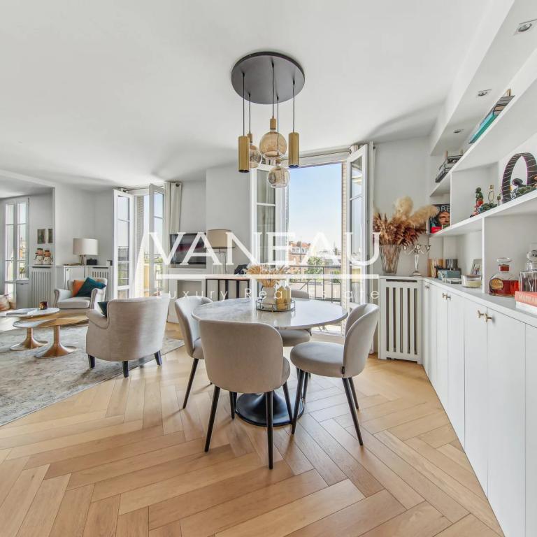 Boulogne Nord - luxueux trois pièces au dernier étage, balcons, 