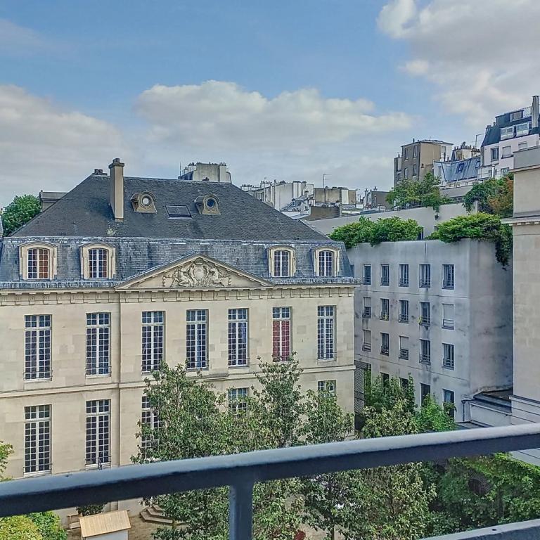 PARIS V - Joli deux pièces meublé - Cardinal Lemoine - vue sur l
