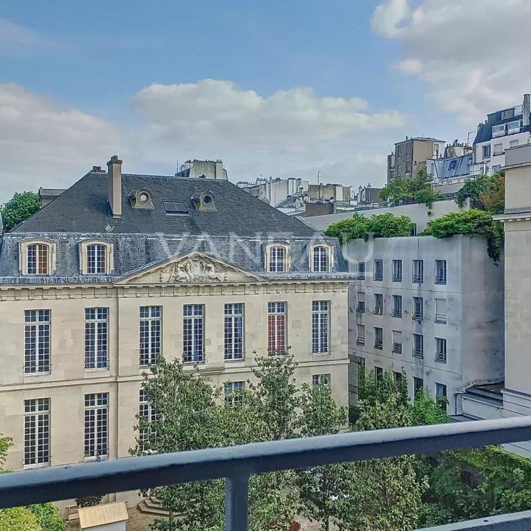 PARIS V - Joli deux pièces meublé - Cardinal Lemoine - vue sur l