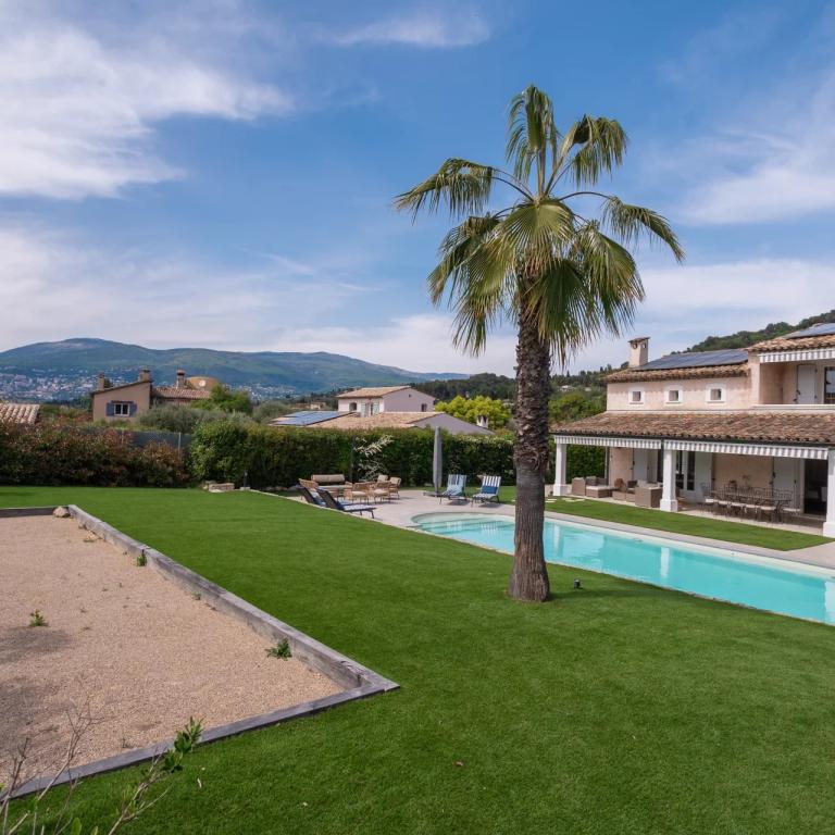 Proche Mougins, Magnifique villa rénovée à vendre
