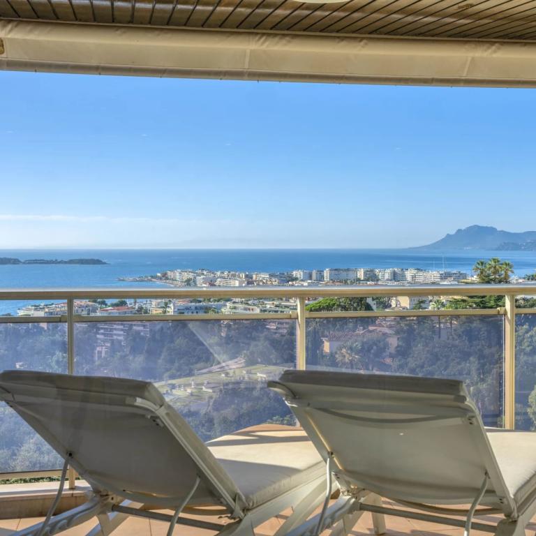 Appartement 4 pièces vue mer à vendre - Cannes Californie