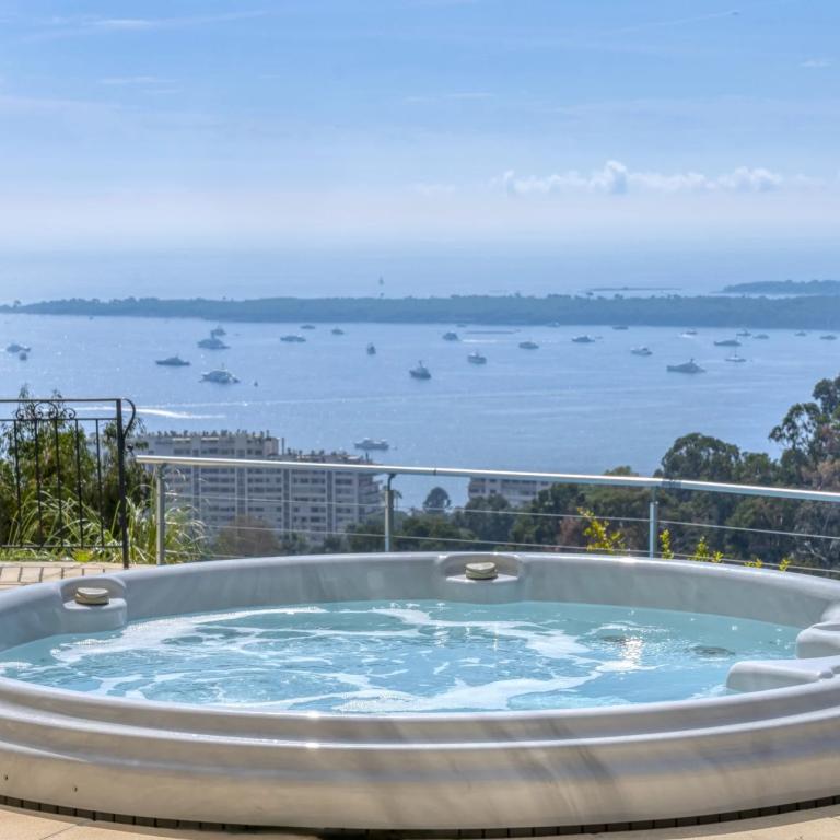 Cannes Super Cannes  Villa à vendre vue mer