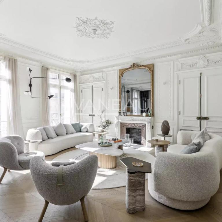 PARIS VIIIe - Triangle d'Or - Magnifique appartement familial et