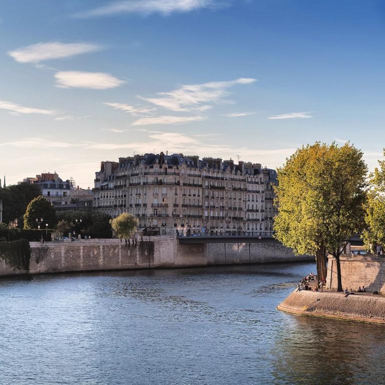 PARIS IVème - Île Saint-Louis - Bien d'exception clé en main der