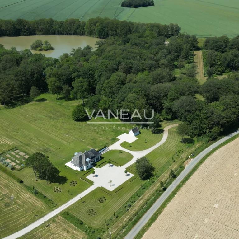 Domaine de 20 hectares - 1.30h de paris - perche sud