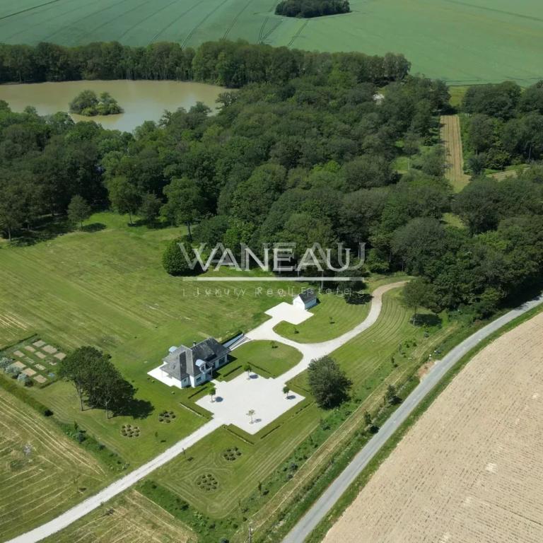 Domaine de 20 hectares - 1.30h de paris - perche sud