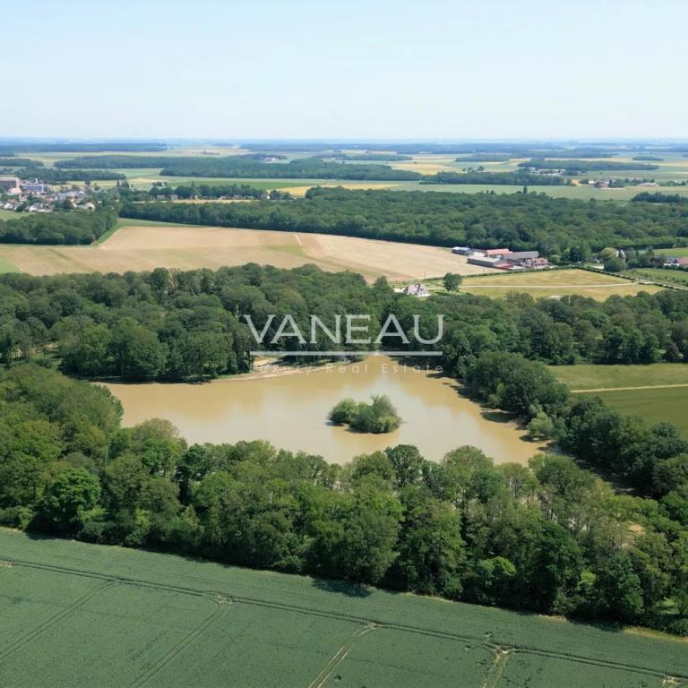 Domaine de 20 hectares - 1.30h de paris - perche sud