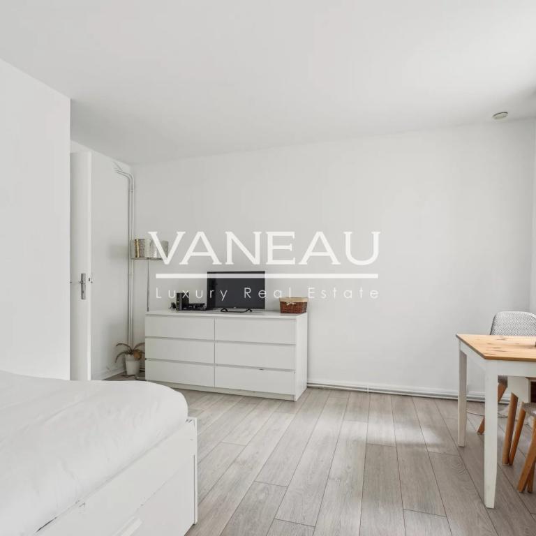 Studio au calme, au pied de Montmartre.