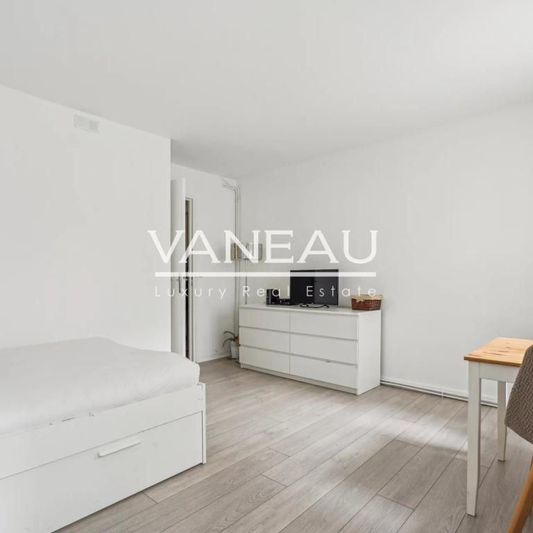 Studio au calme, au pied de Montmartre.