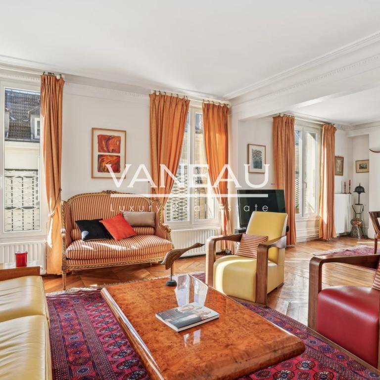 Paris VIII - Av. Matignon - Gabriel - Charmant 3 pièces avec bal